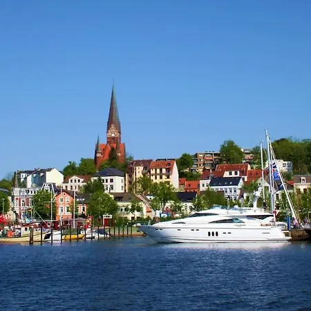 Gemütliche 2-zi-whg, Strandnähe, Kostenloser Parkplatz, Schlüsselbox, 24/7 Selfcheckin Apartment